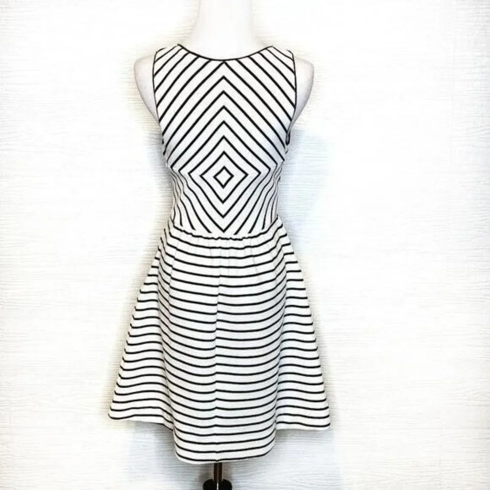 Anthropologie Maeve geometric‎ fit and flare stretch dress pockets size 4